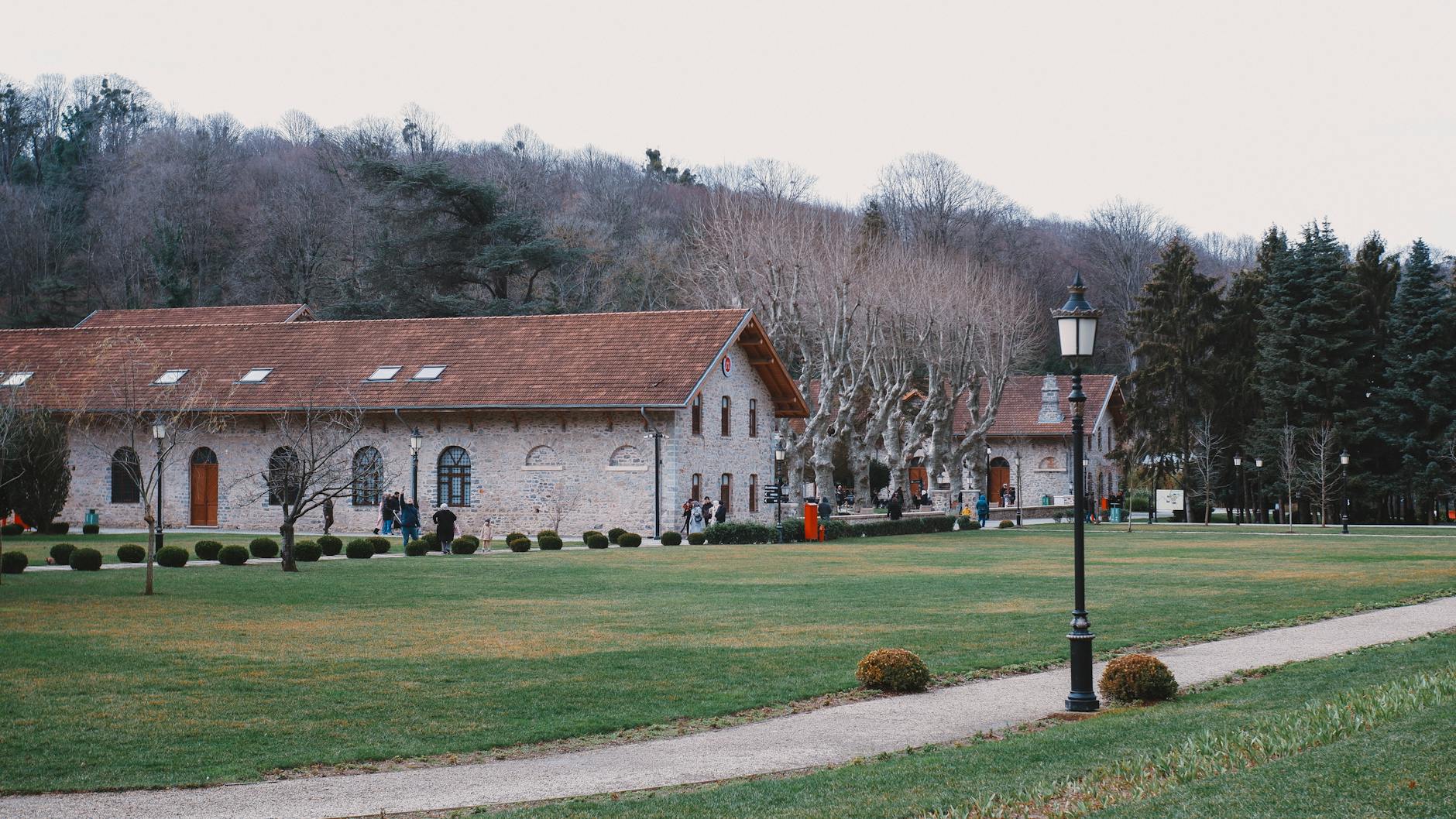 ボスポラス海峡の最北端ベイコズからパシャバフチェまで緑豊かな海岸沿いとガラス工芸の歴史を巡る散策コース