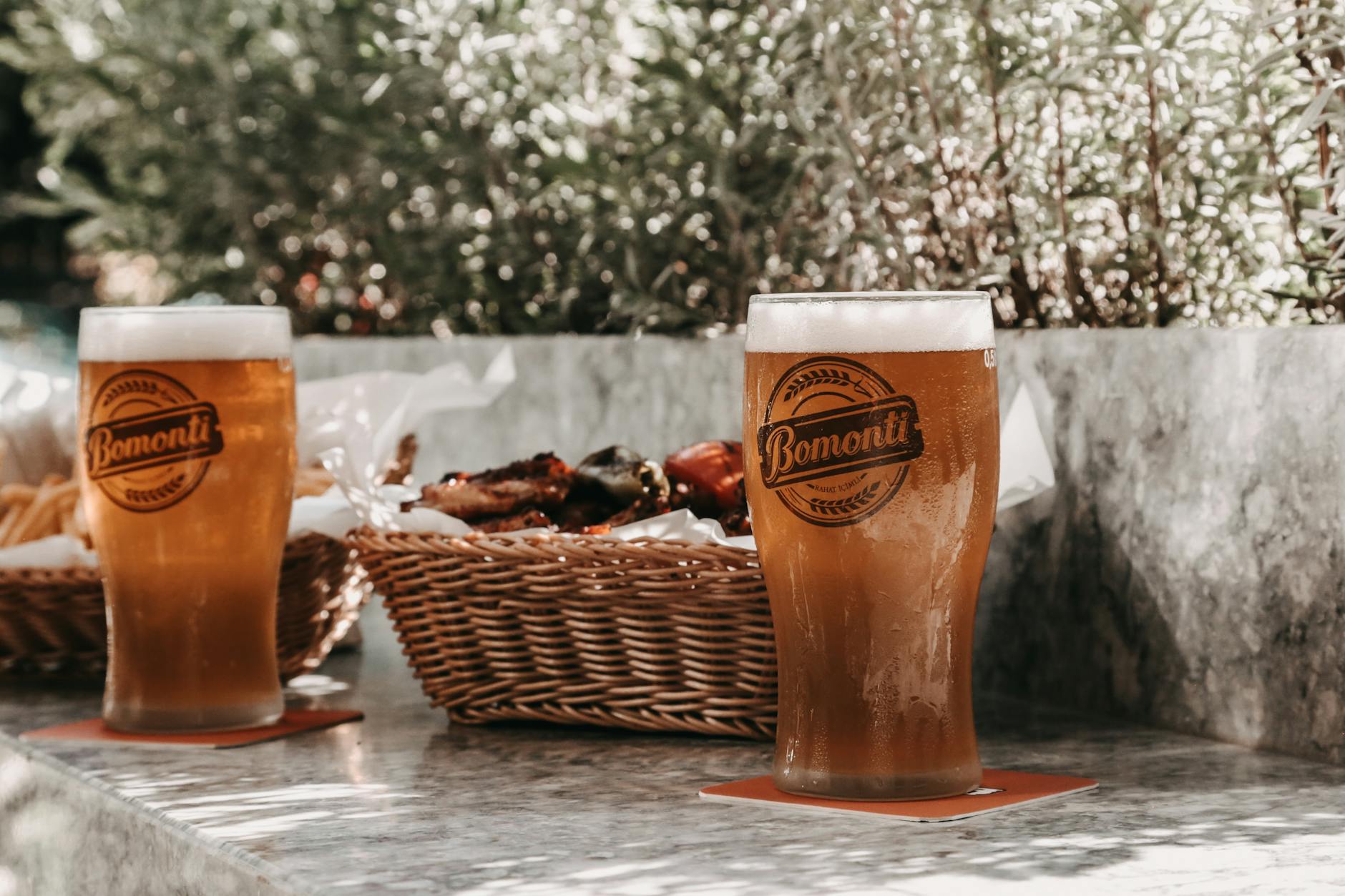 醸造所跡の文化施設からアンティーク市へボモンティの日常を歩く散策コース