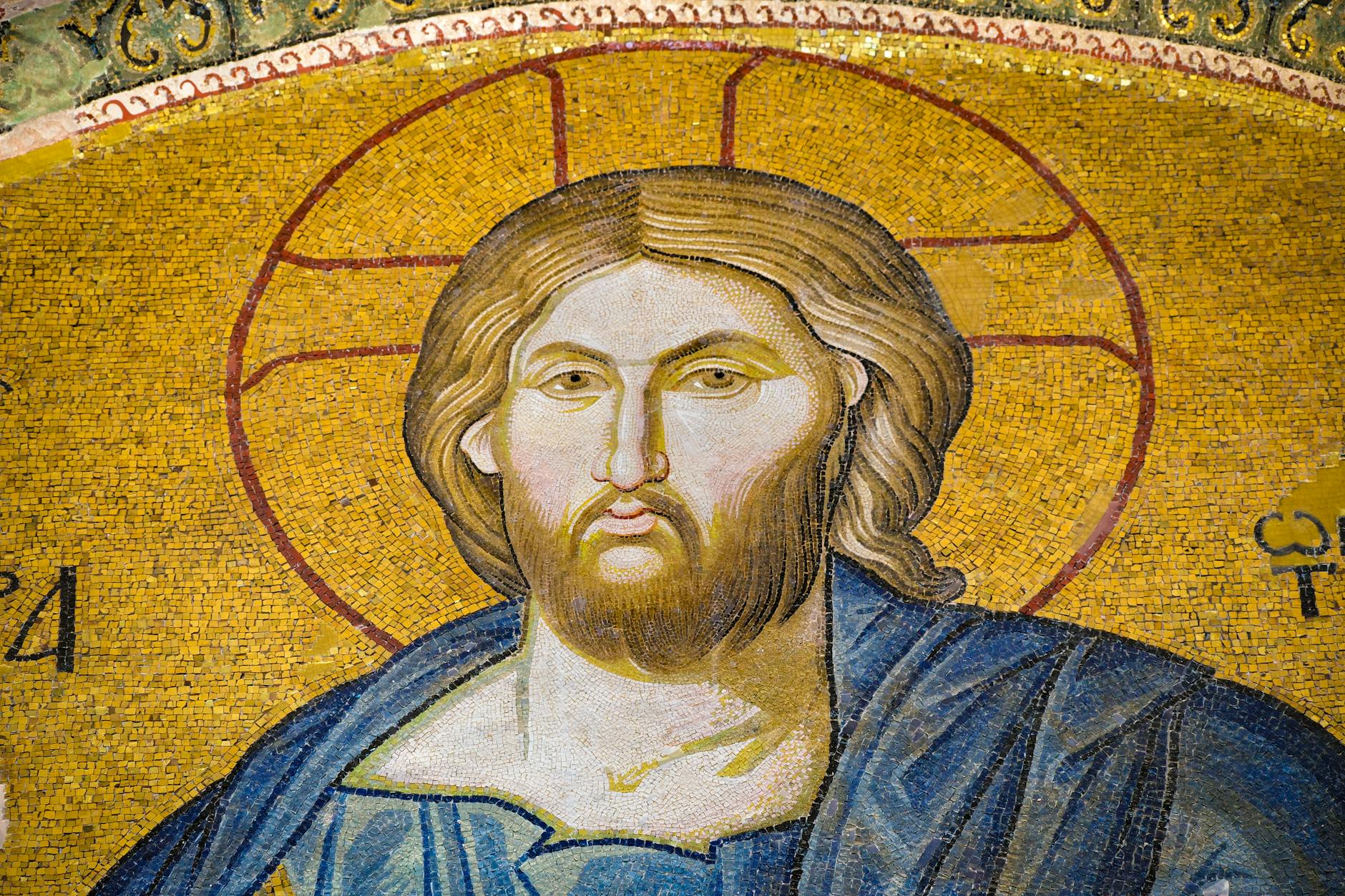 コーラ教会の内部に施された荘厳な全能者キリストのモザイク画。