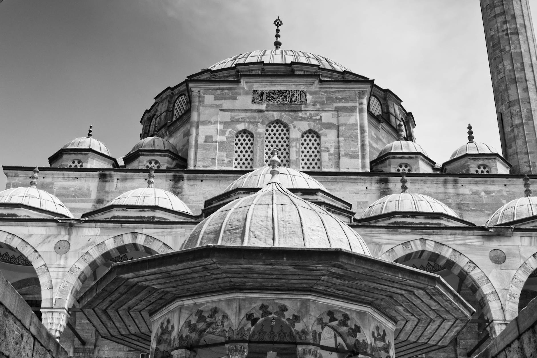 フェティエ・モスクからチャルシャンバの市場へファティ地区の深部を歩く歴史散策